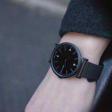 Load image into Gallery viewer, Code Classic Leather 38mm Gold Black
